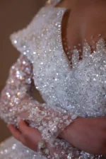 Göğüs Detaylı Uzun Kollu Prenses Model Gelinlik - Görsel 3