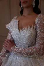 Göğüs Detaylı Uzun Kollu Prenses Model Gelinlik - Görsel 4