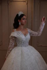 Göğüs Detaylı Uzun Kollu Prenses Model Gelinlik - Görsel 6