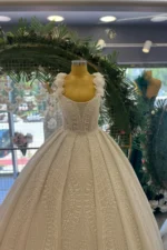 Gül Detaylı Askılı Prenses Model Gelinlik