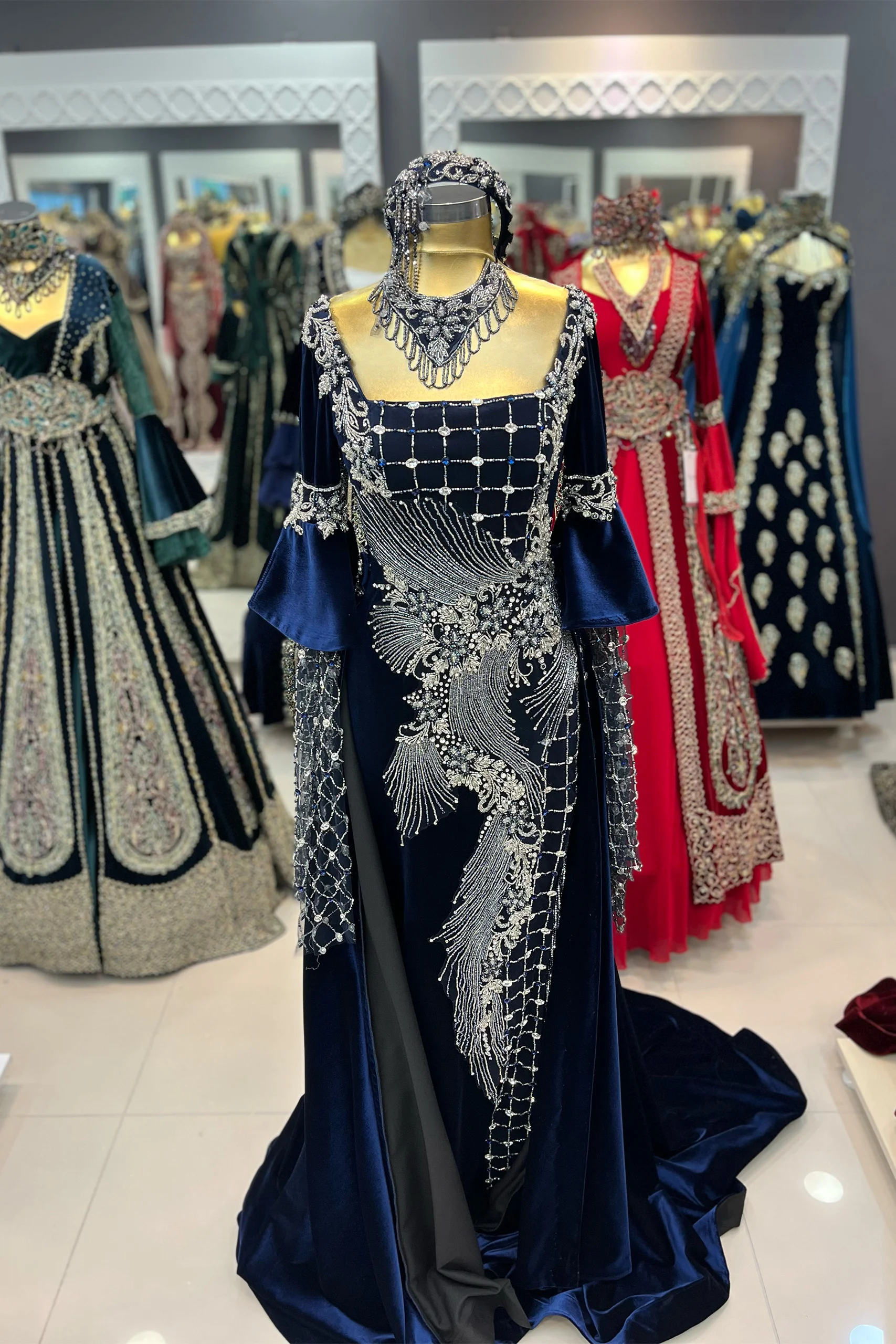 IMG_7354 Lacivert İşlemeli Bindallı - Görsel 1